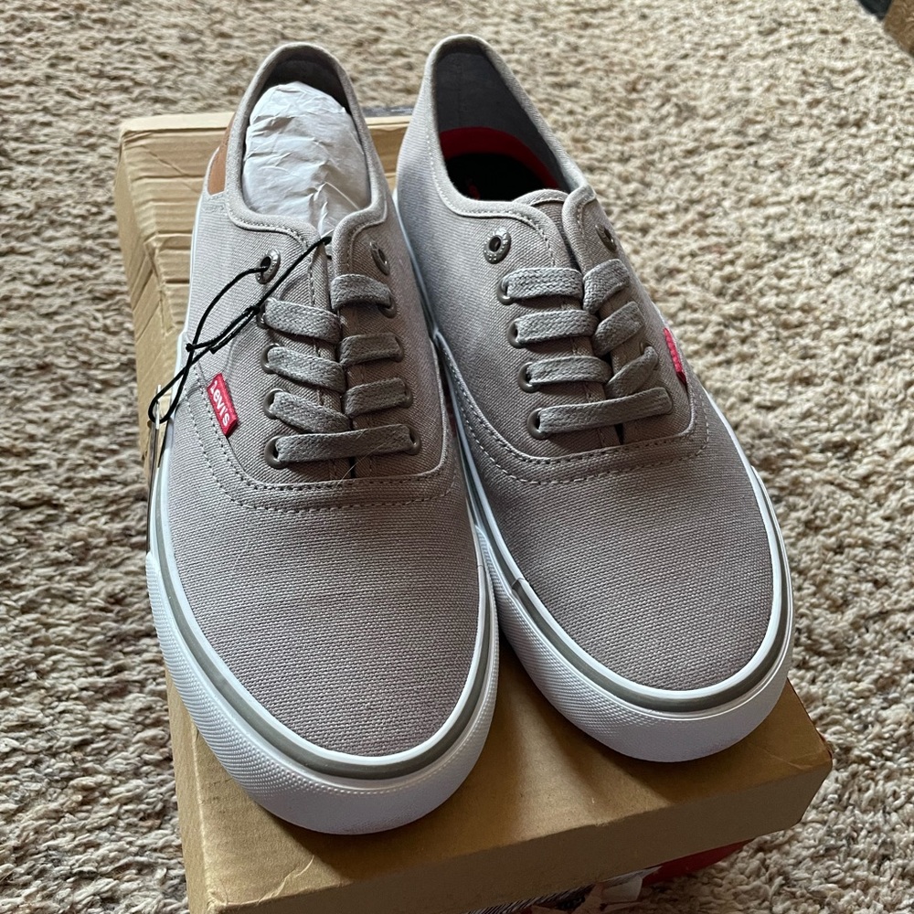 NWT Men’s Levi’s Monterey Buck Charcoal/Brown Casual Shoe.